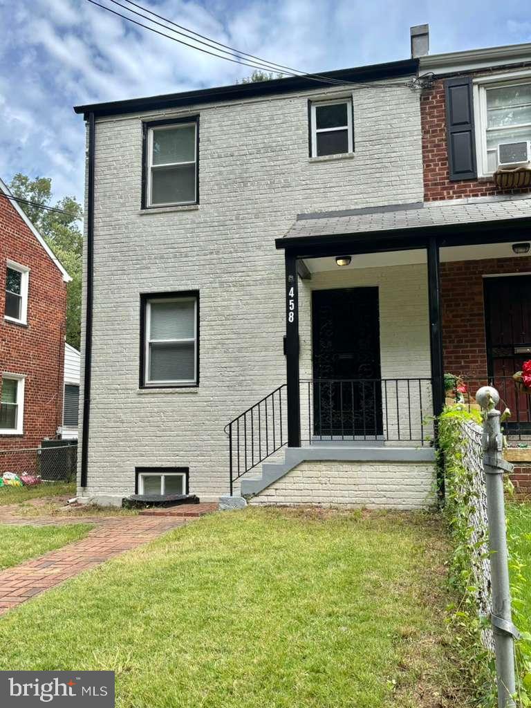 458 Burns St Se Property Photo 1