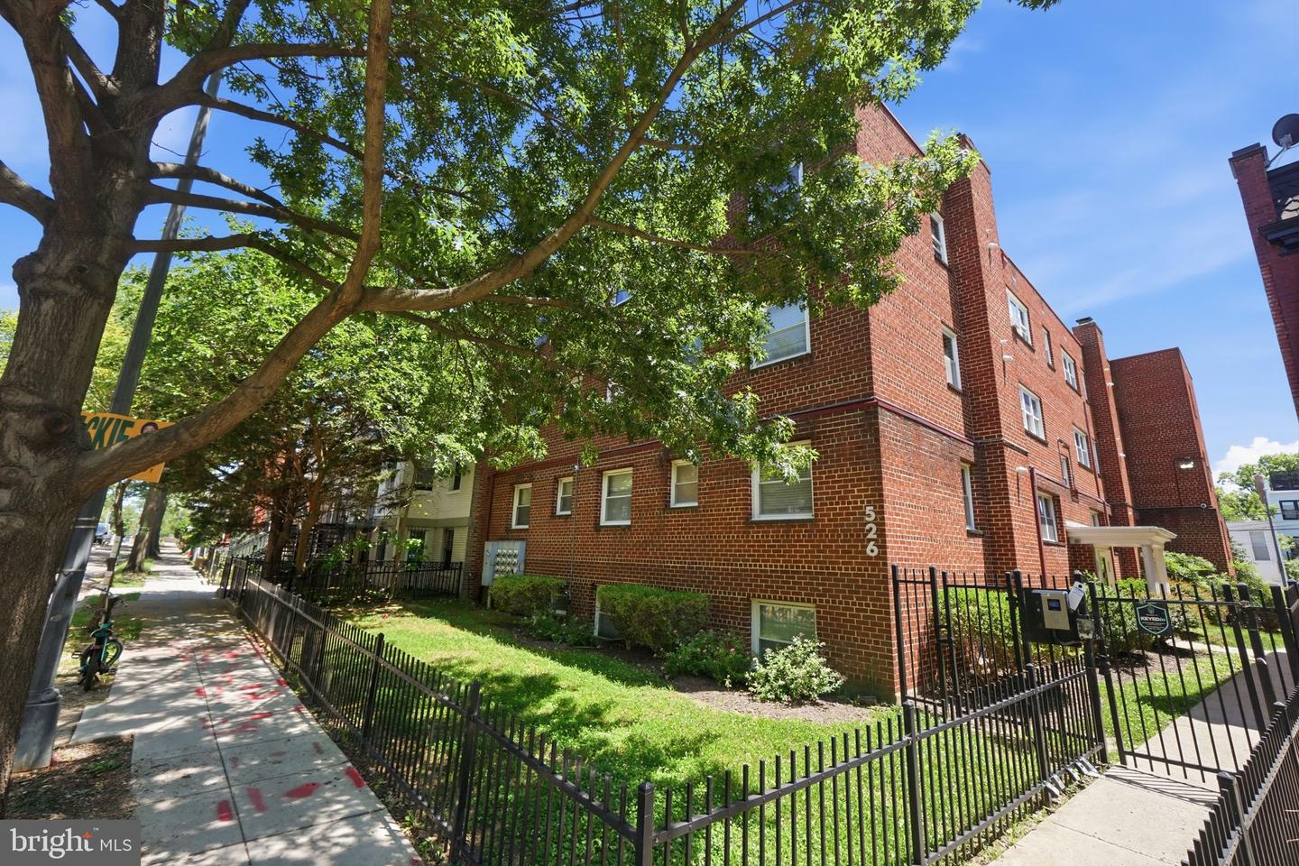 526 Kenyon St Nw #201 Property Photo 1