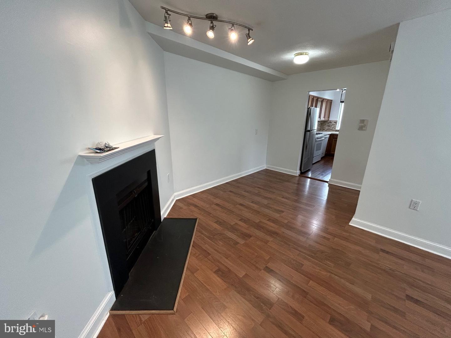 3819 Davis Pl Nw #2 Property Photo 2