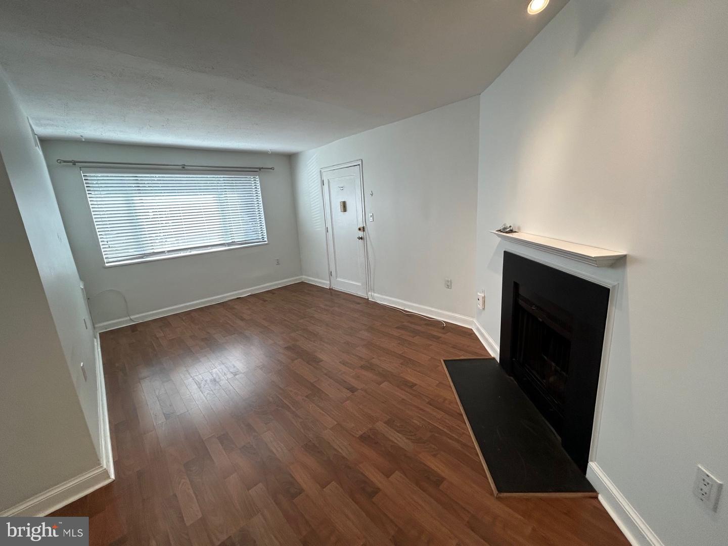 3819 Davis Pl Nw #2 Property Photo 3