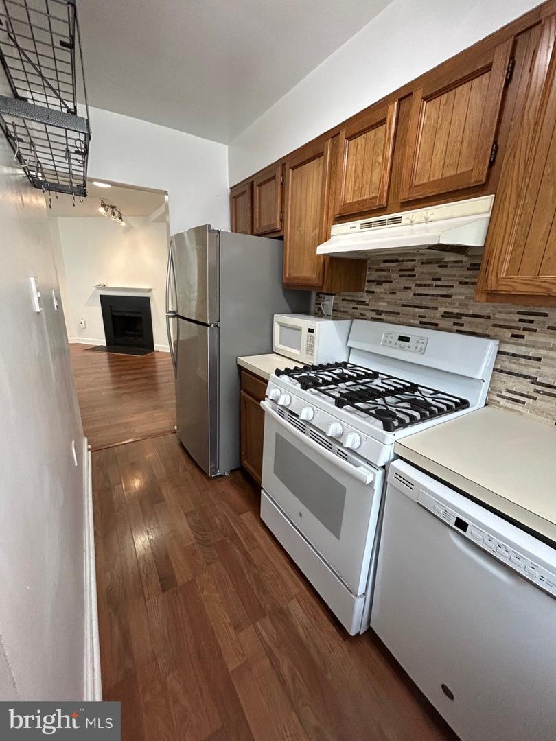 3819 Davis Pl Nw #2 Property Photo 5