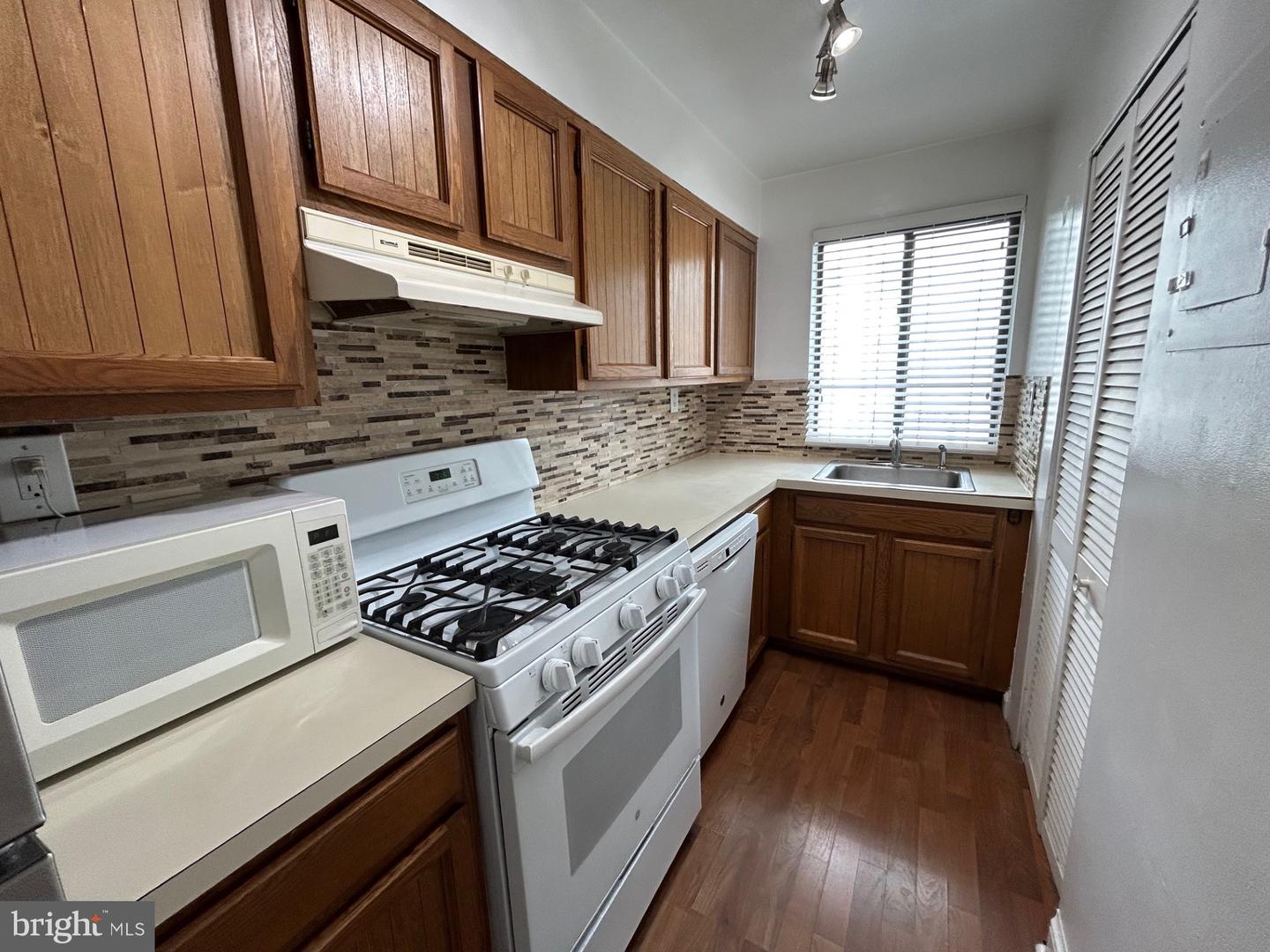 3819 Davis Pl Nw #2 Property Photo 6