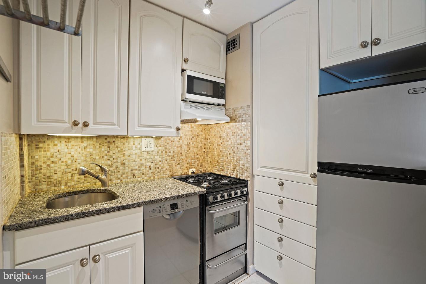 1801 Clydesdale Pl Nw #704 Property Photo 13