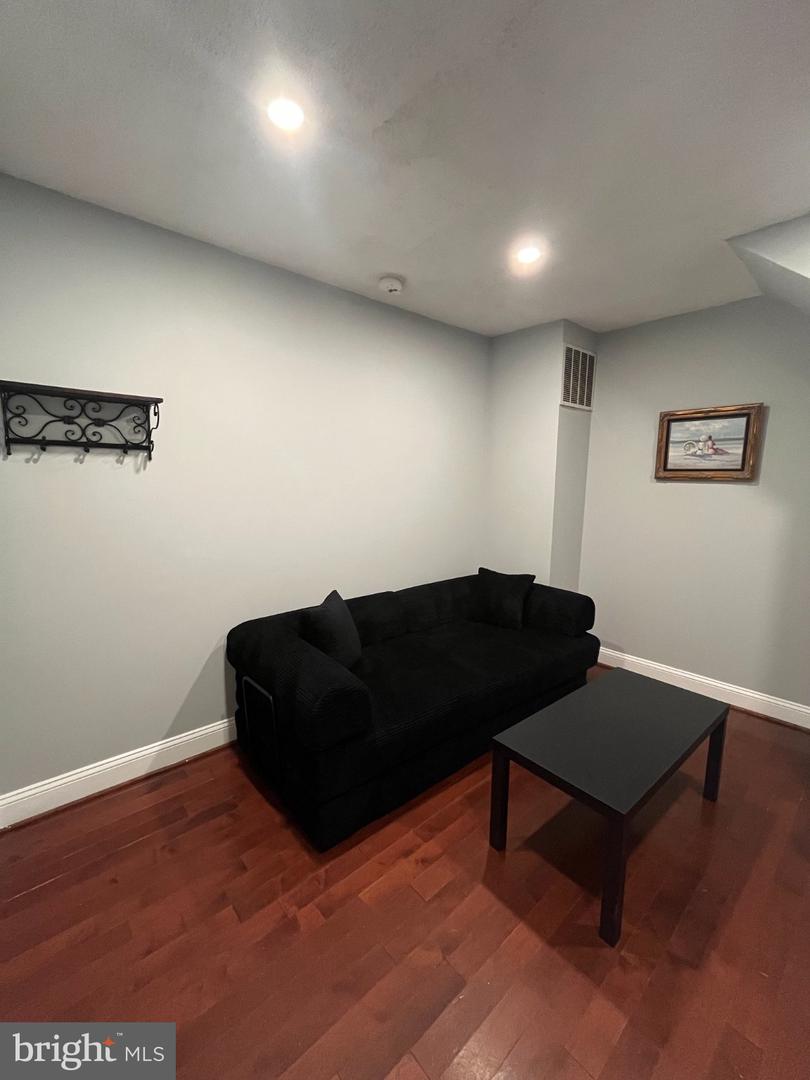 1442 Independence Ave Se #1 Property Photo 3