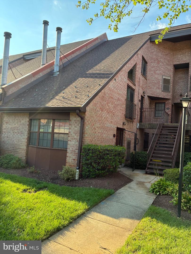 3068 PINEVIEW NE #3068 Property Photo 1