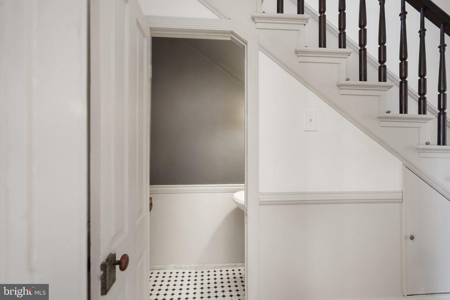 405 Constitution Ave Ne #a Property Photo 10