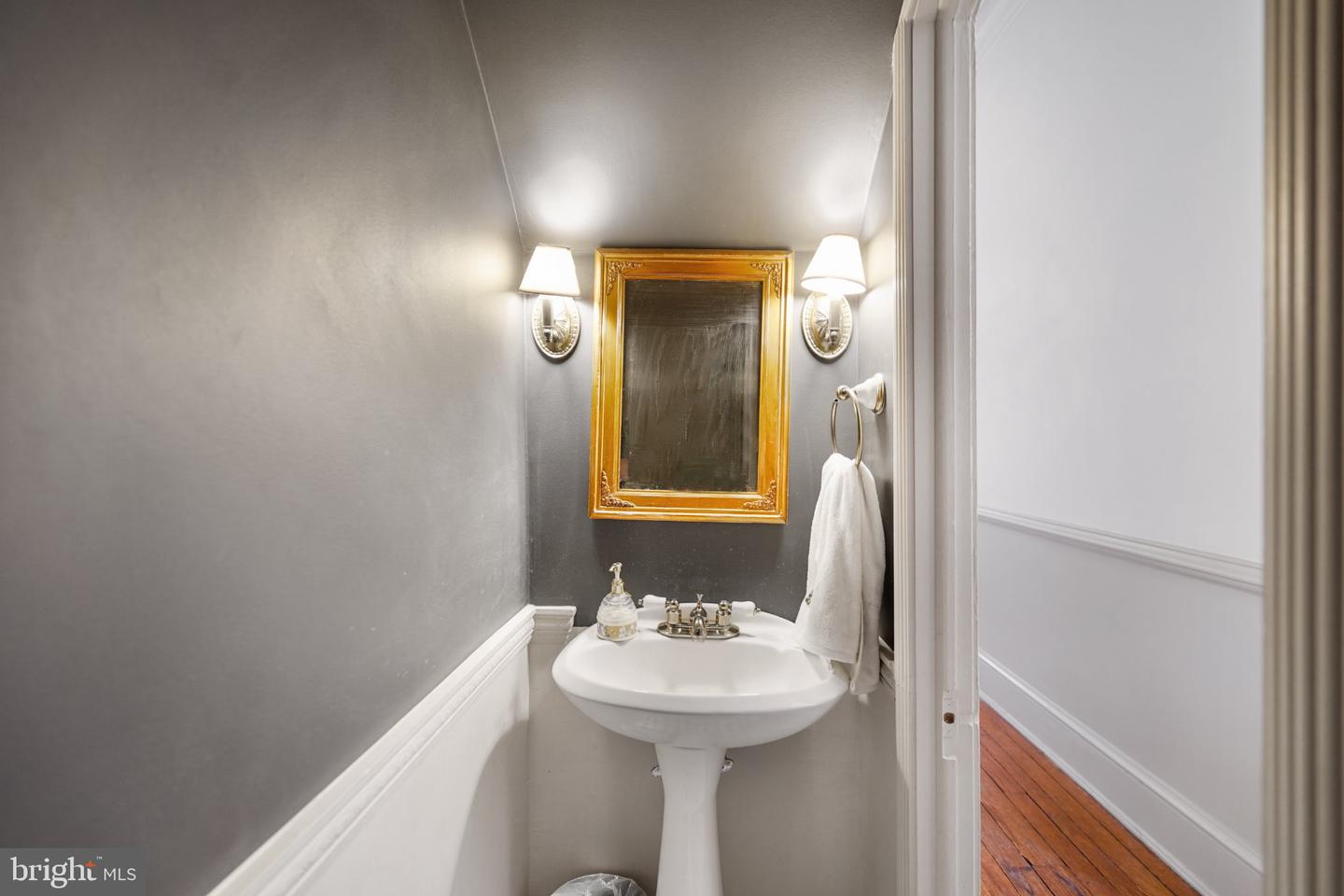 405 Constitution Ave Ne #a Property Photo 11