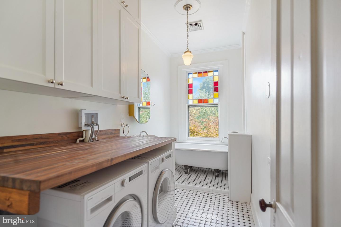 405 Constitution Ave Ne #a Property Photo 16