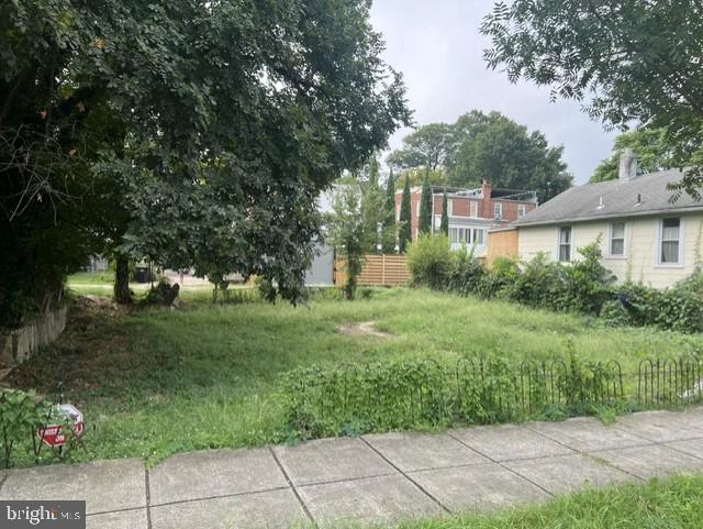 4113-4115 Gault Pl Ne Property Photo 2