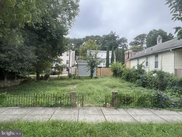 4113-4115 Gault Pl Ne Property Photo 3
