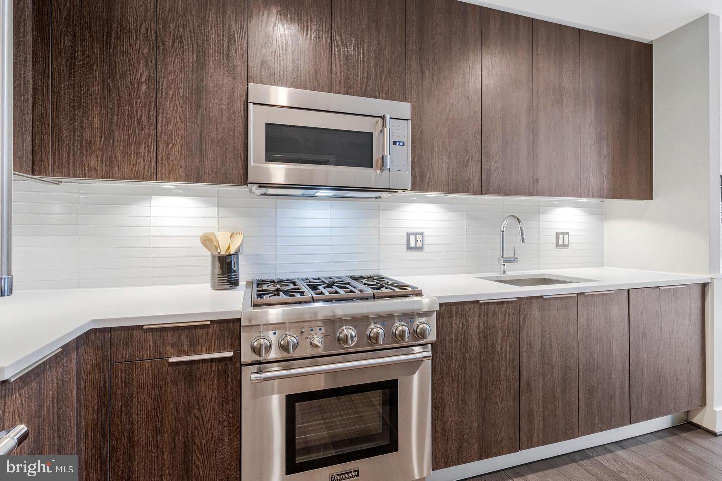 45 Sutton Sq Sw #605 Property Photo 5