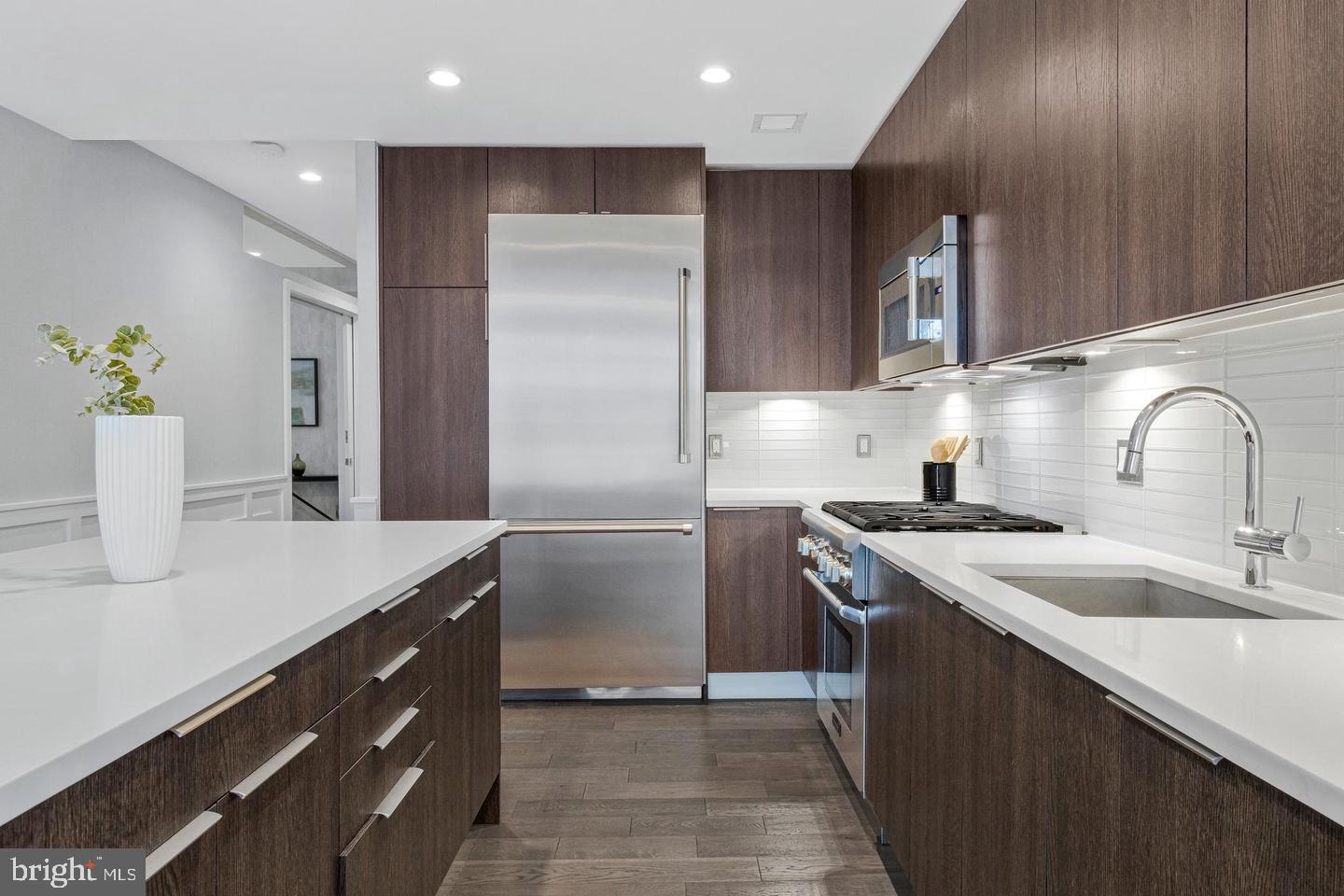 45 Sutton Sq Sw #605 Property Photo 7