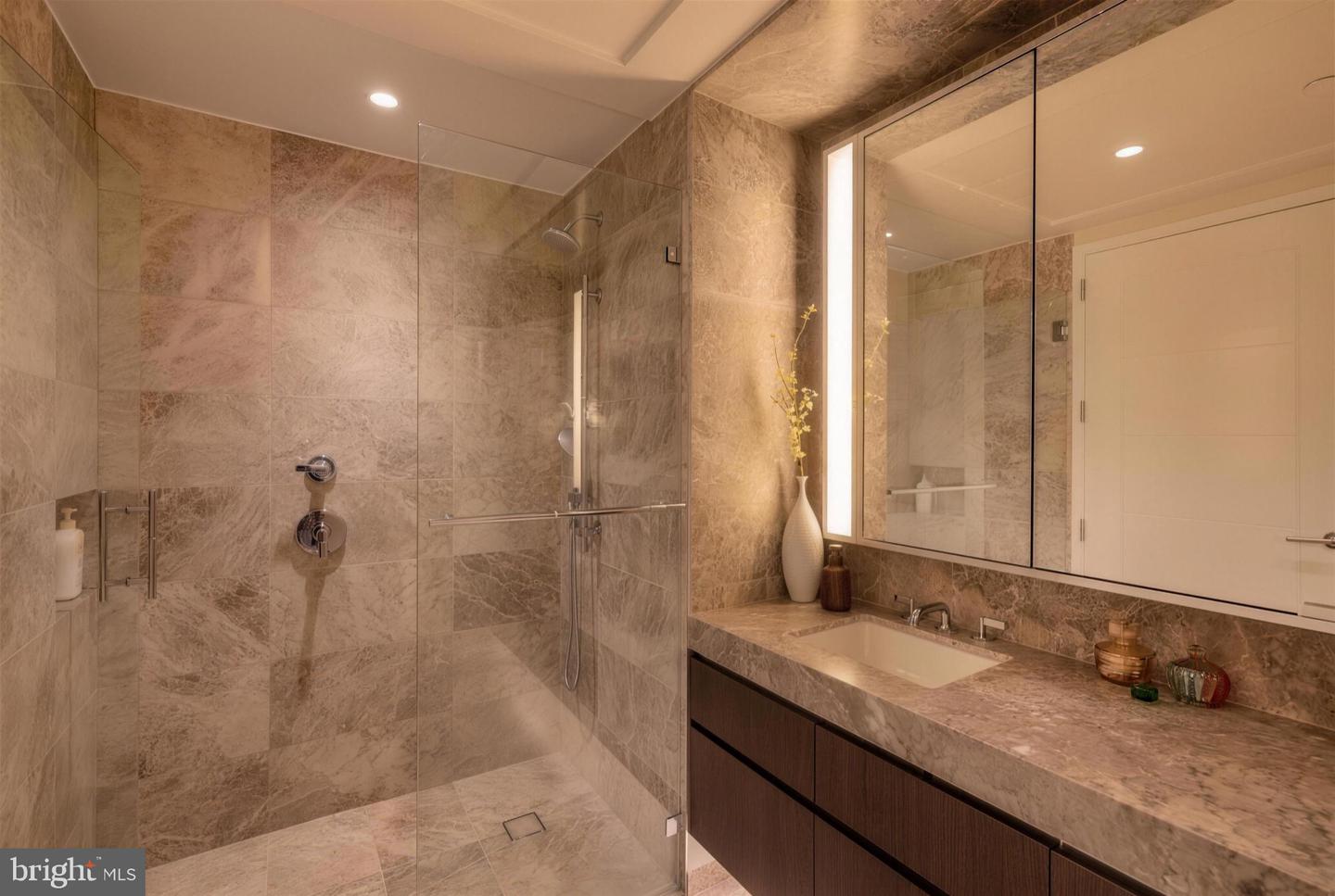 601 Wharf St Sw #208 Property Photo 14