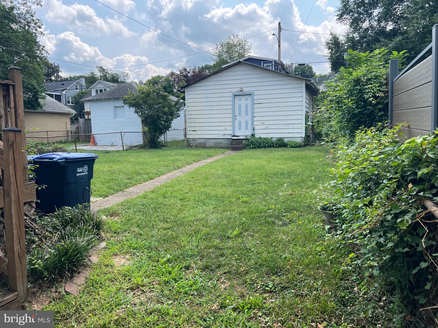 1903 Lawrence Ne Property Photo 4