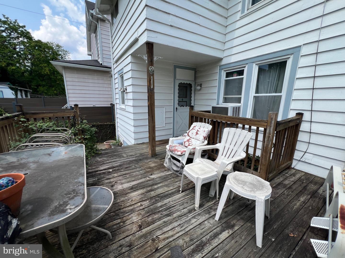 1903 Lawrence Ne Property Photo 7