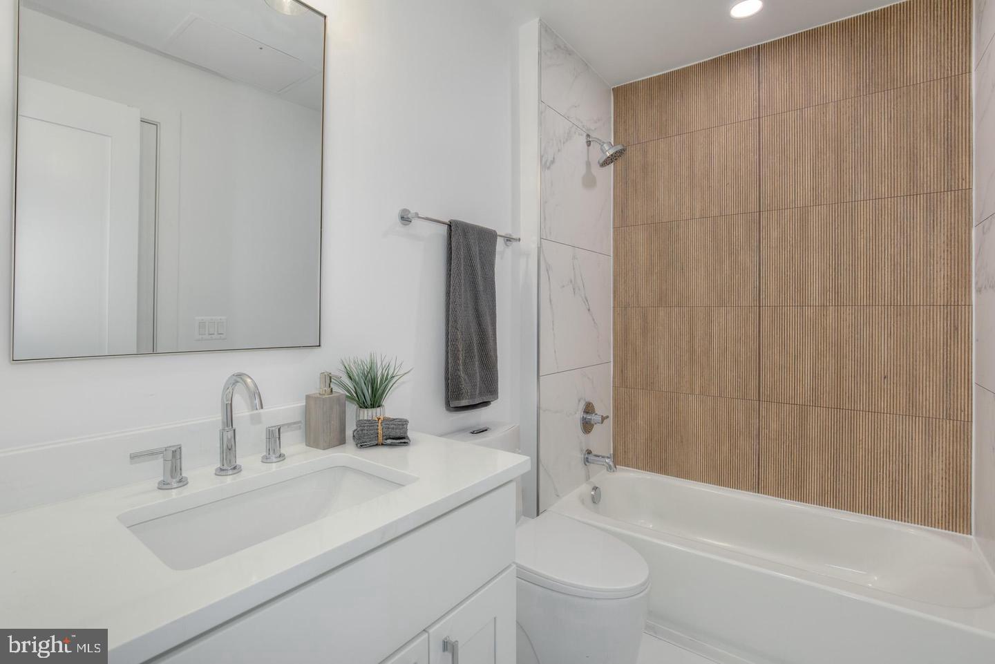 4347 Harrison St Nw #six Property Photo 12