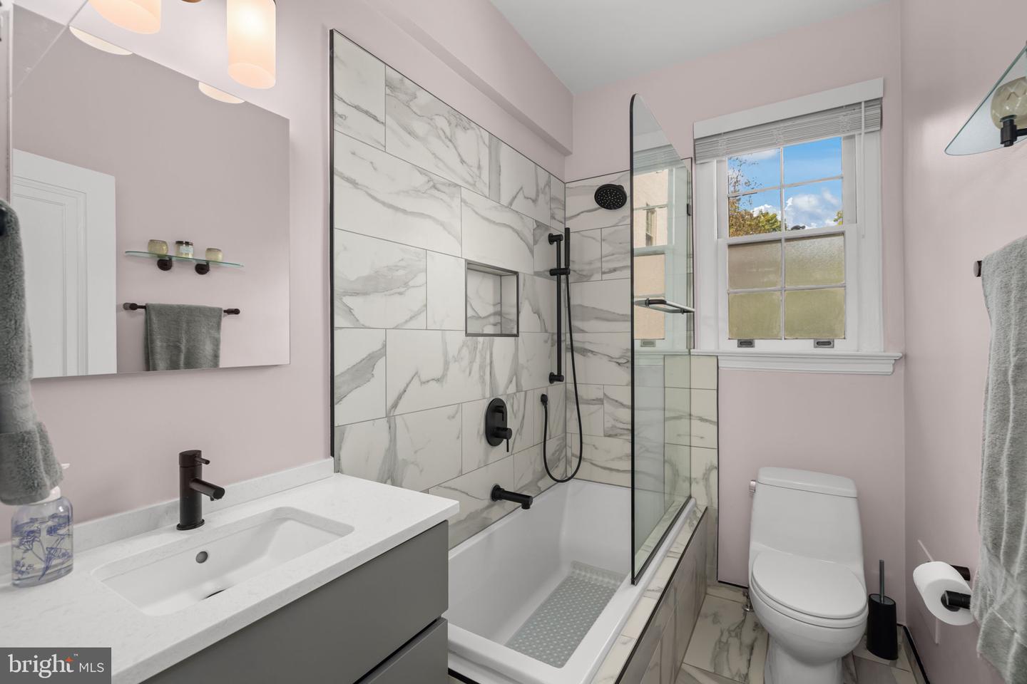 2737 Devonshire Pl Nw #322 Property Photo 15
