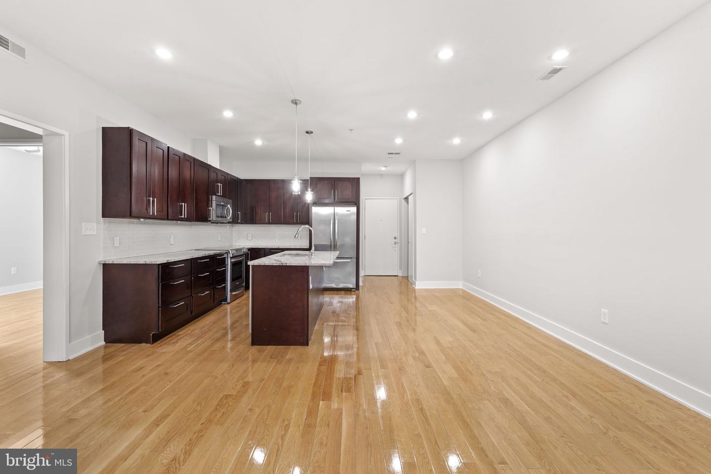 610 Newton Pl Nw #4 Property Photo 6