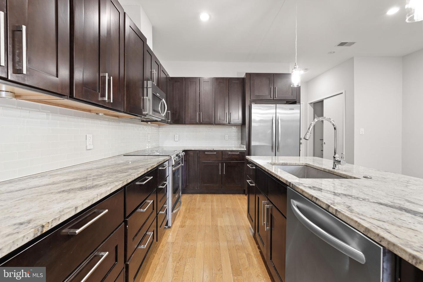 610 Newton Pl Nw #4 Property Photo 12