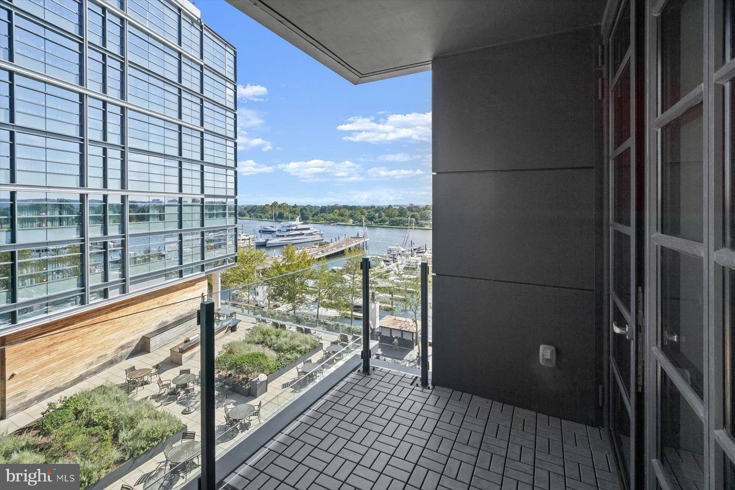 45 Sutton Sq Sw #509 Property Photo 12