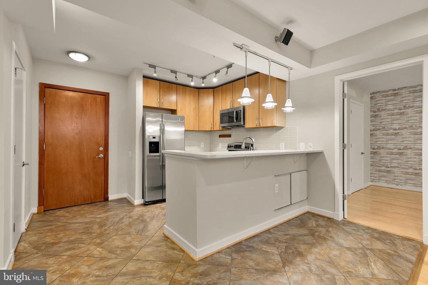 2412 17th St Nw #c-03 Property Photo 8