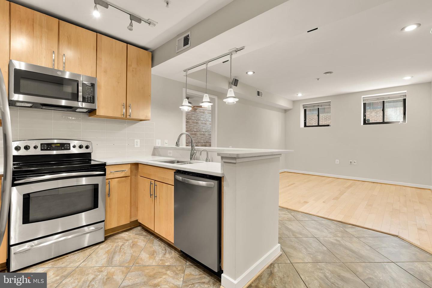 2412 17th St Nw #c-03 Property Photo 9