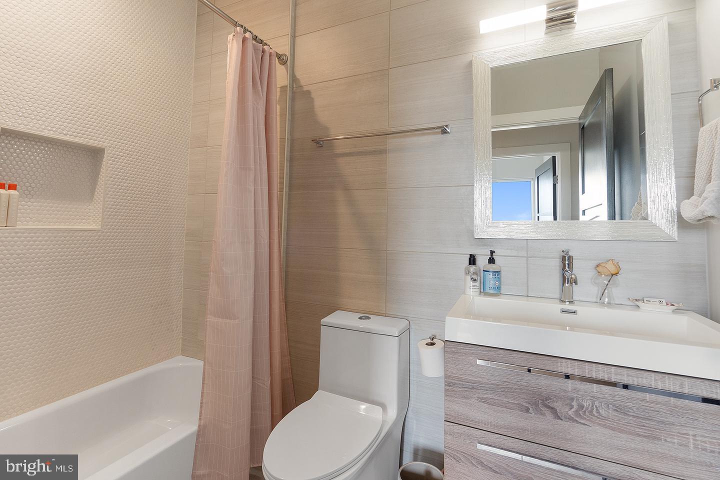 653 Irving St Nw #7 Property Photo 25
