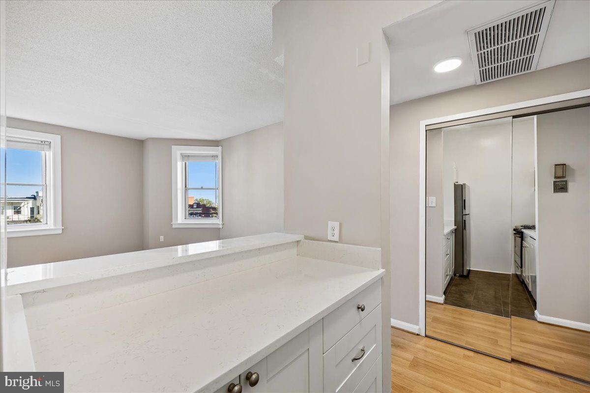 1851 Nw Columbia Rd Nw #401 Property Photo 9