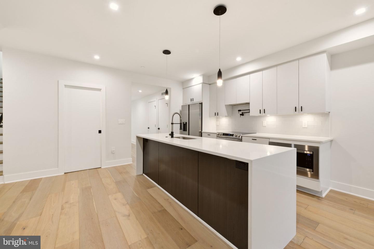 320 Webster St Nw #2 Property Photo 18