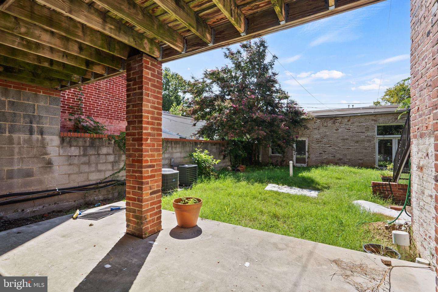 639 G St Se Property Photo 10