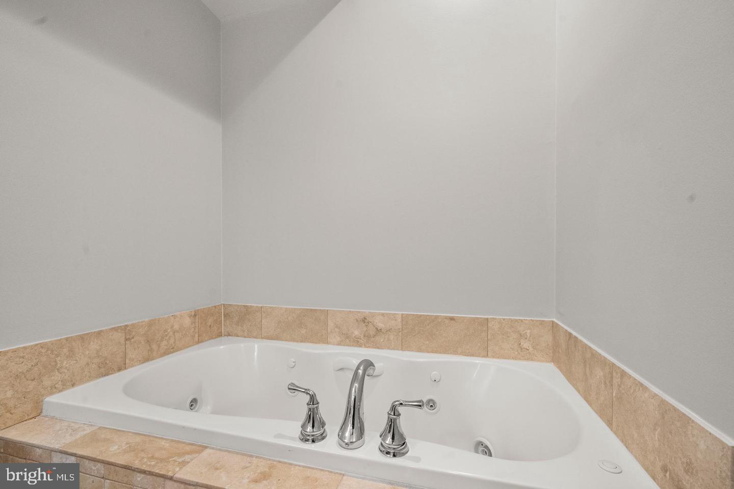 DCDC2282252 Property Photo 20