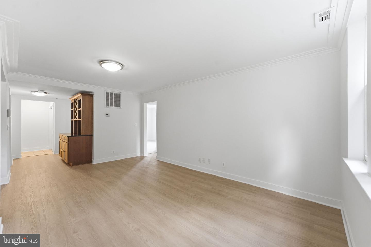 14 S St Ne #302 Property Photo 3