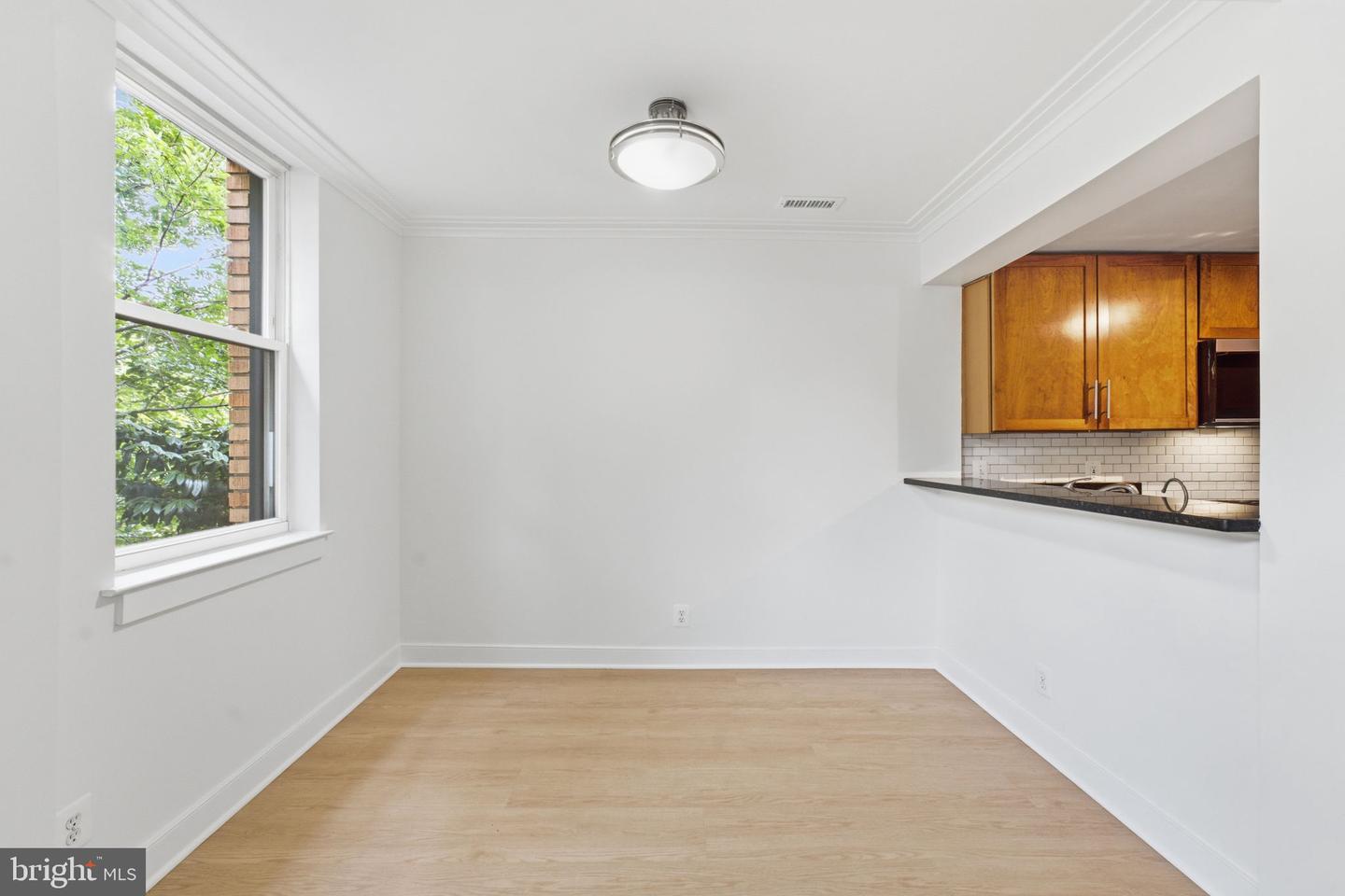 14 S St Ne #302 Property Photo 4