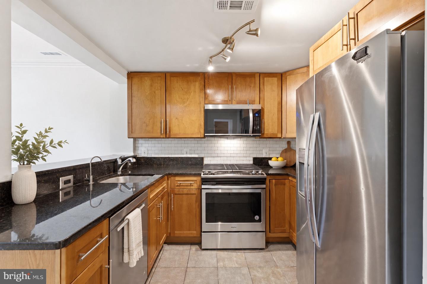 14 S St Ne #302 Property Photo 6