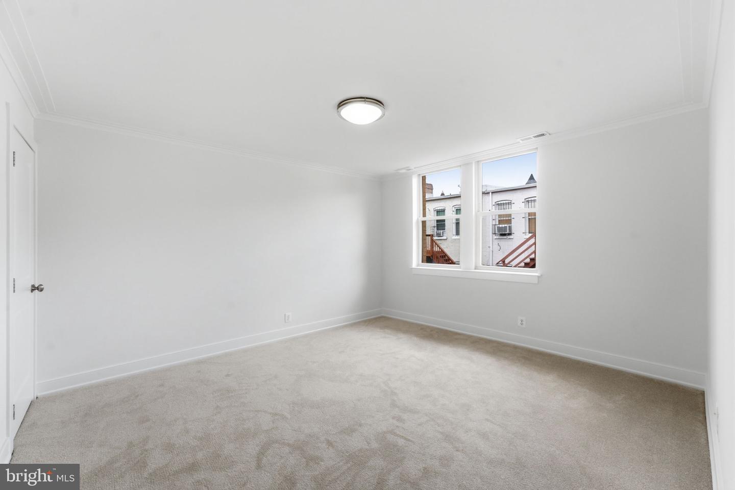 14 S St Ne #302 Property Photo 8