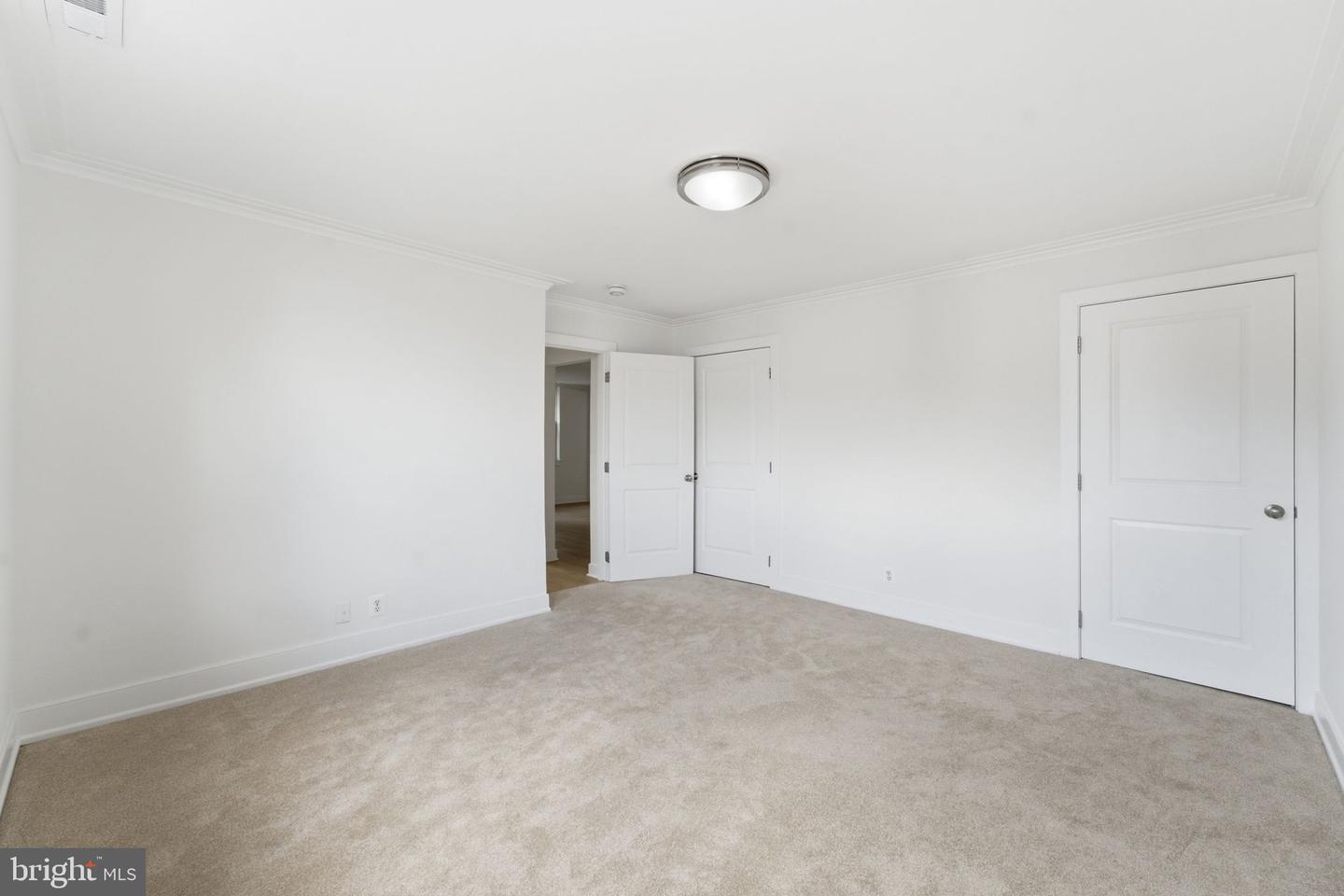 14 S St Ne #302 Property Photo 10