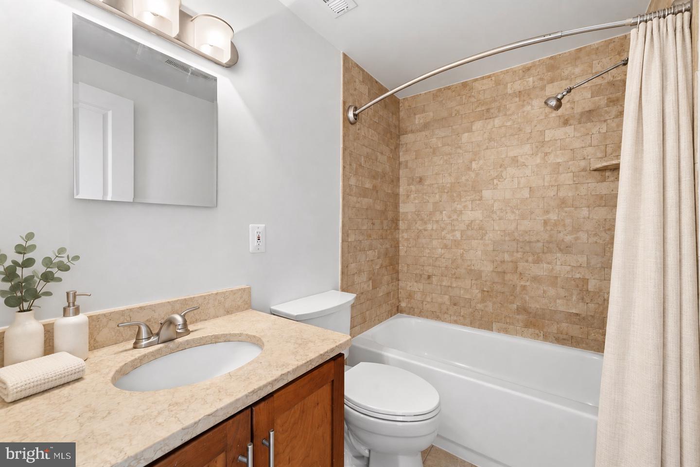 14 S St Ne #302 Property Photo 16