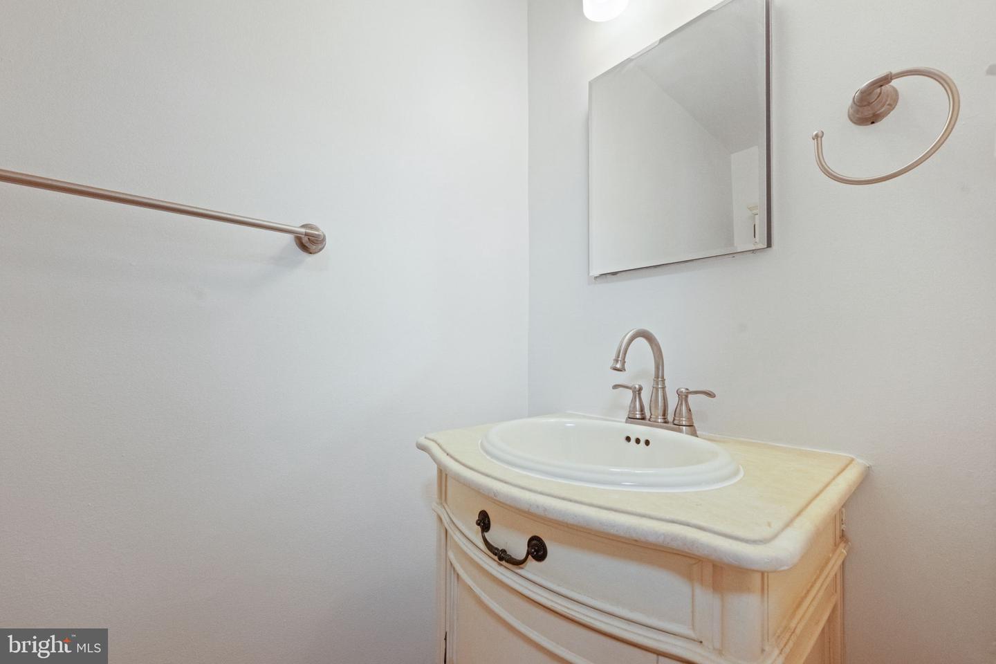 1669 Columbia Rd Nw #2nd Property Photo 5