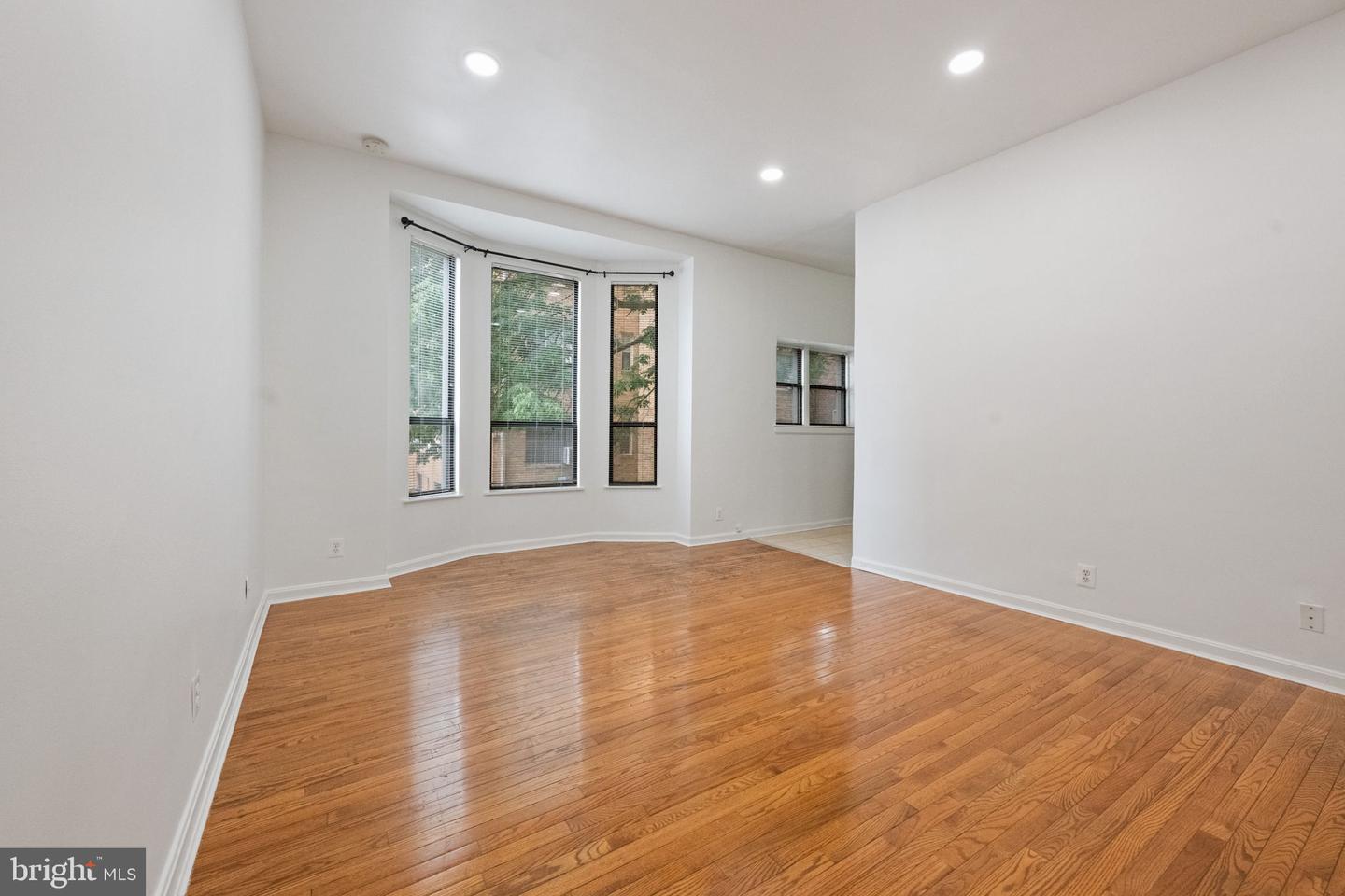 1669 Columbia Rd Nw #2nd Property Photo 6