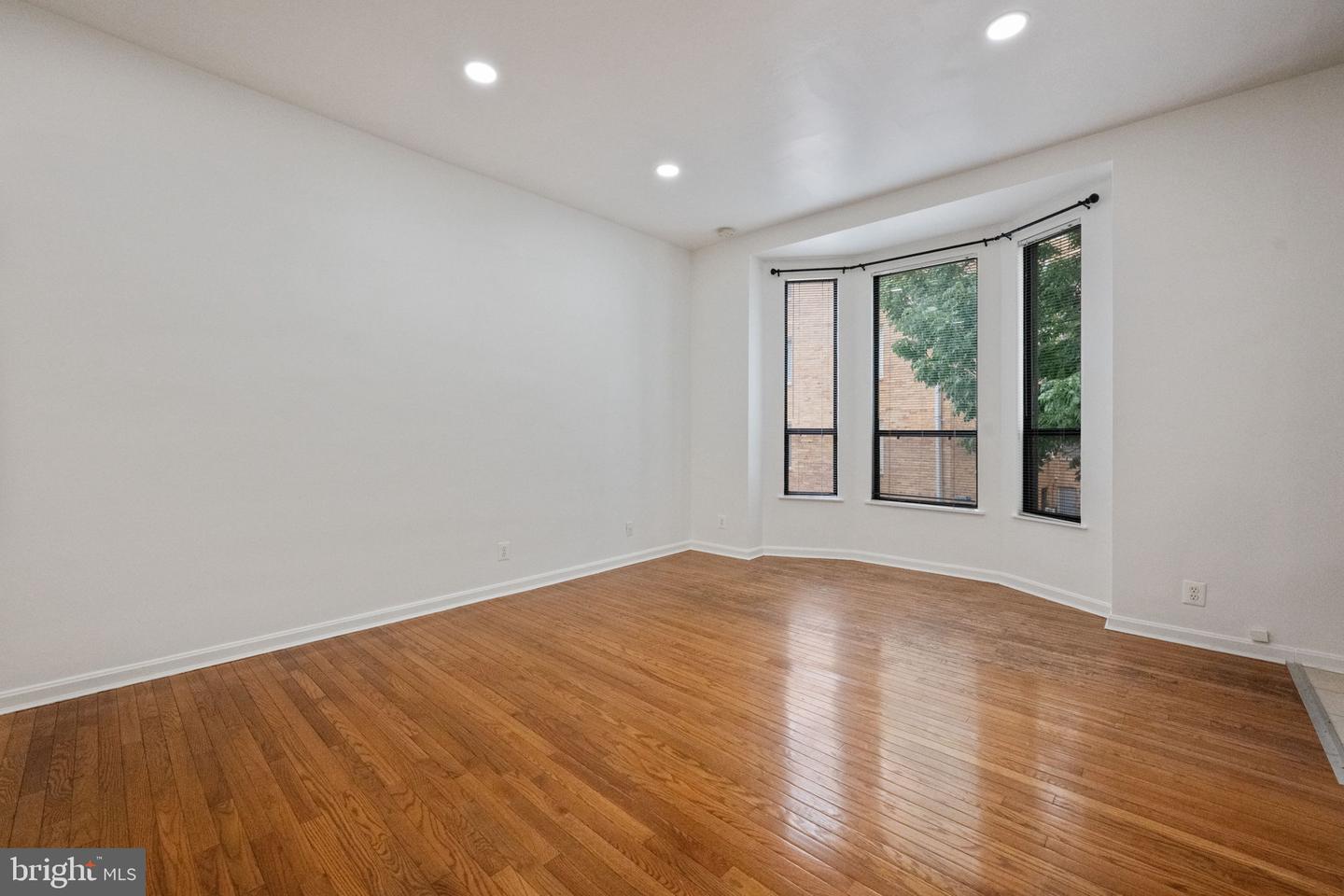 1669 Columbia Rd Nw #2nd Property Photo 7