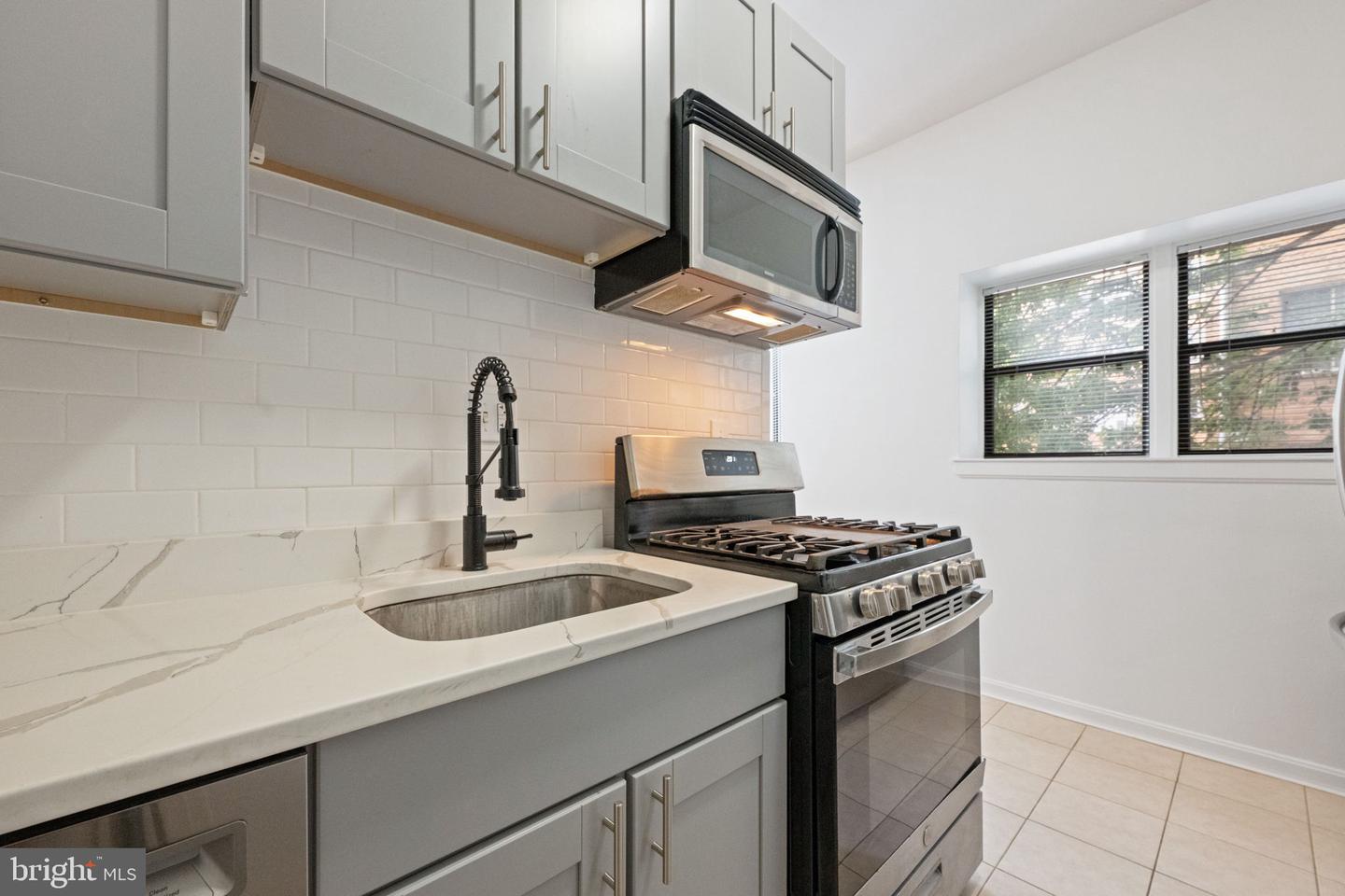 1669 Columbia Rd Nw #2nd Property Photo 11