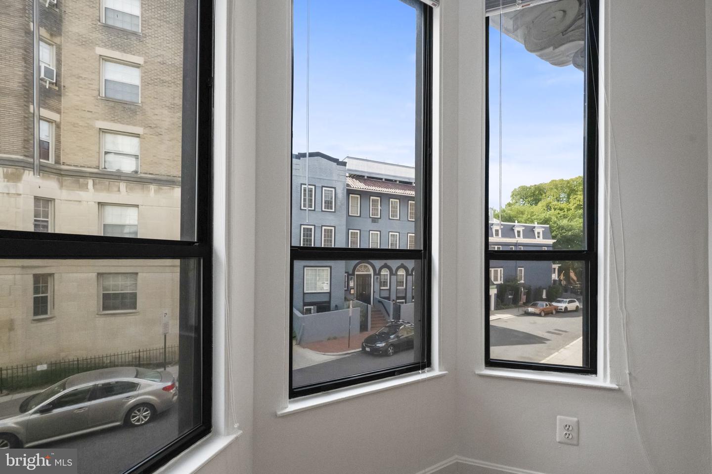 1669 Columbia Rd Nw #2nd Property Photo 14
