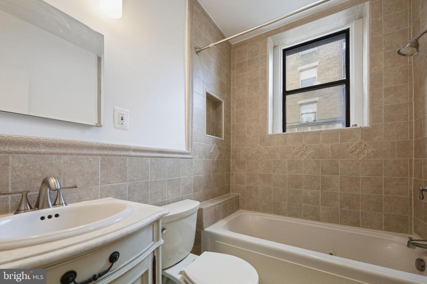 1669 Columbia Rd Nw #2nd Property Photo 18
