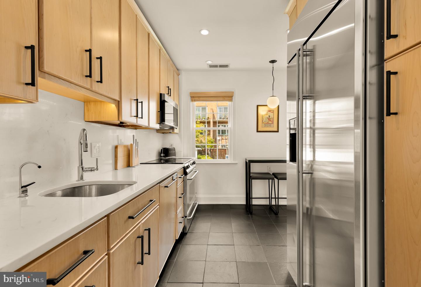 1672 Beekman Pl Nw #b Property Photo 6