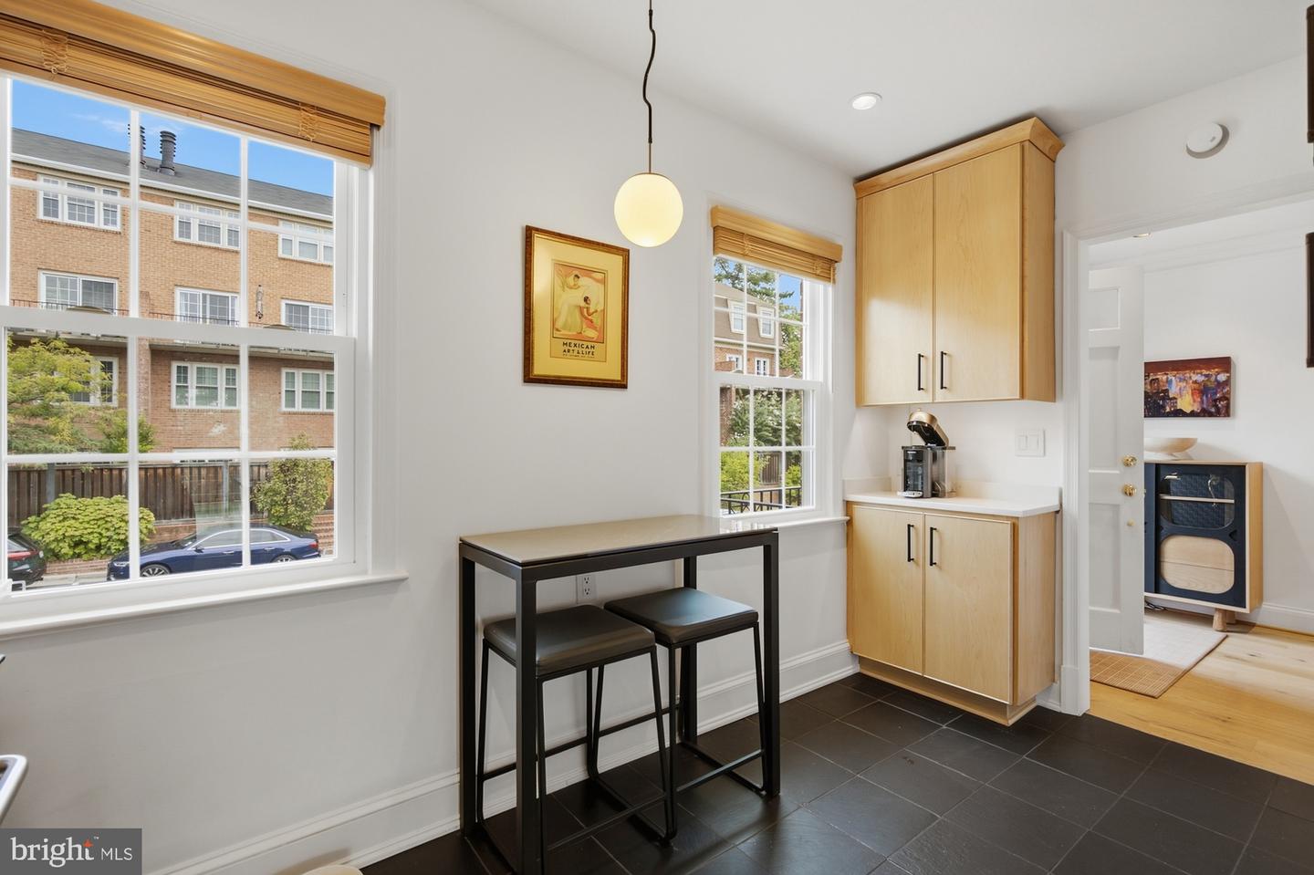 1672 Beekman Pl Nw #b Property Photo 7