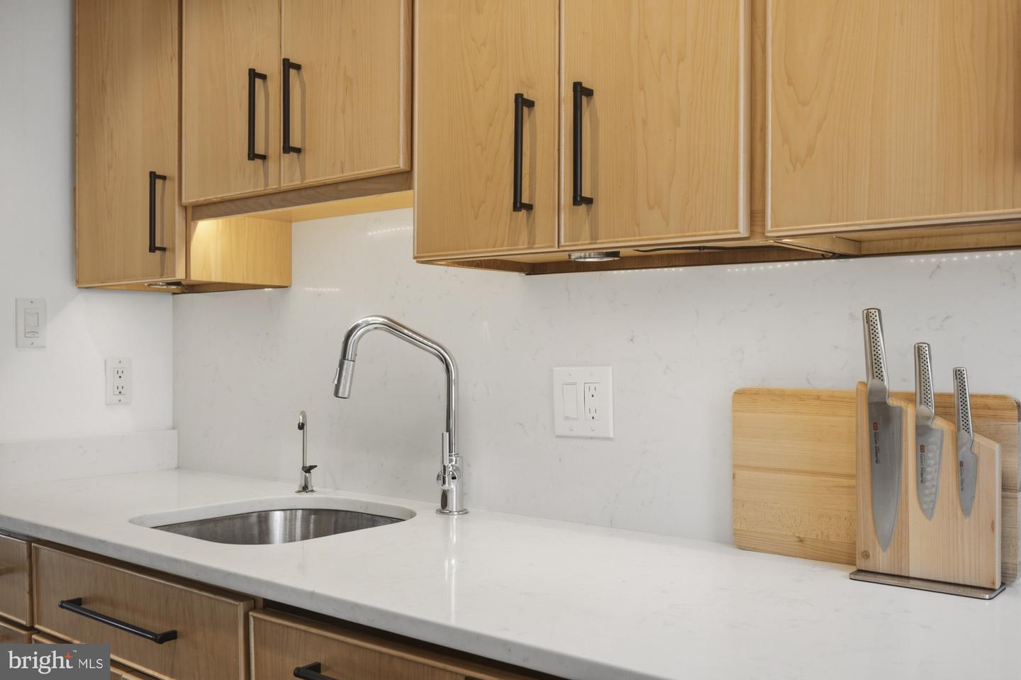 1672 Beekman Pl Nw #b Property Photo 8