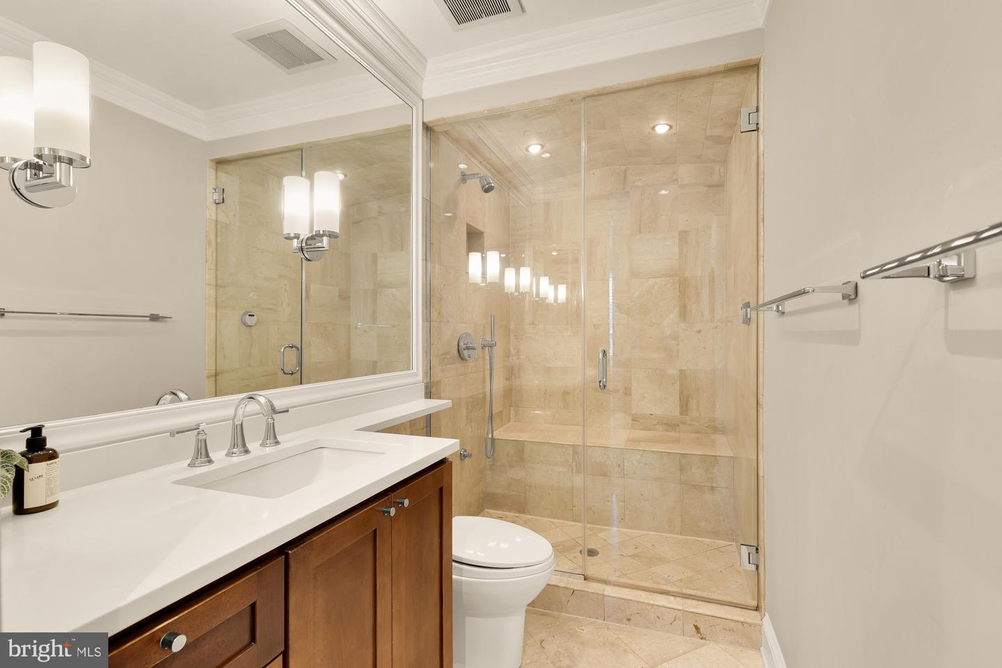 1672 Beekman Pl Nw #b Property Photo 19