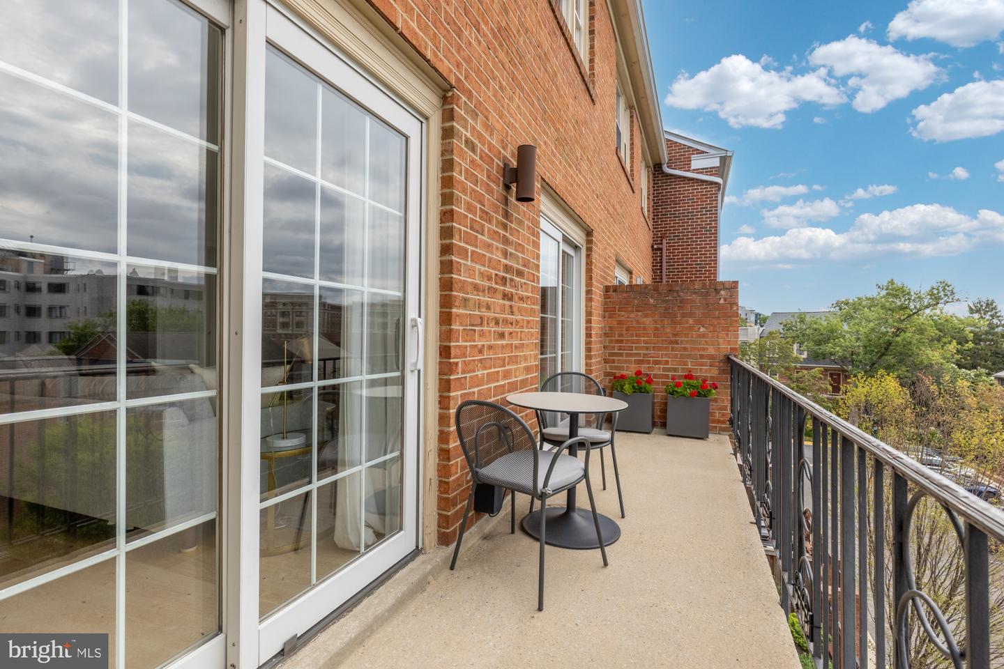 1672 Beekman Pl Nw #b Property Photo 25