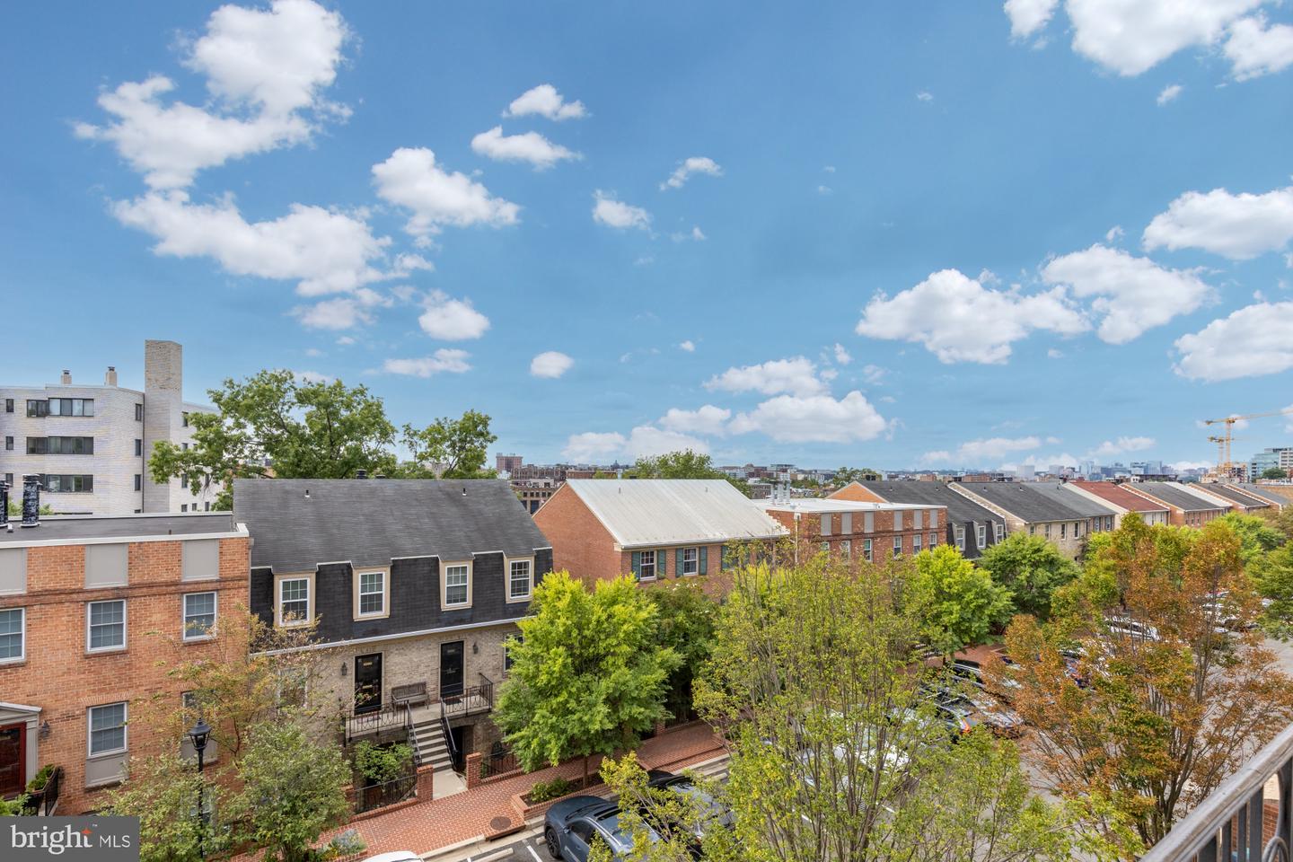 1672 Beekman Pl Nw #b Property Photo 26