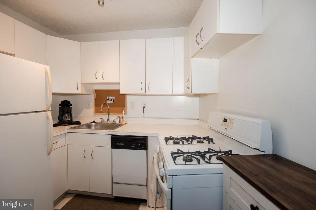1239 Vermont Nw #204 Property Photo 13